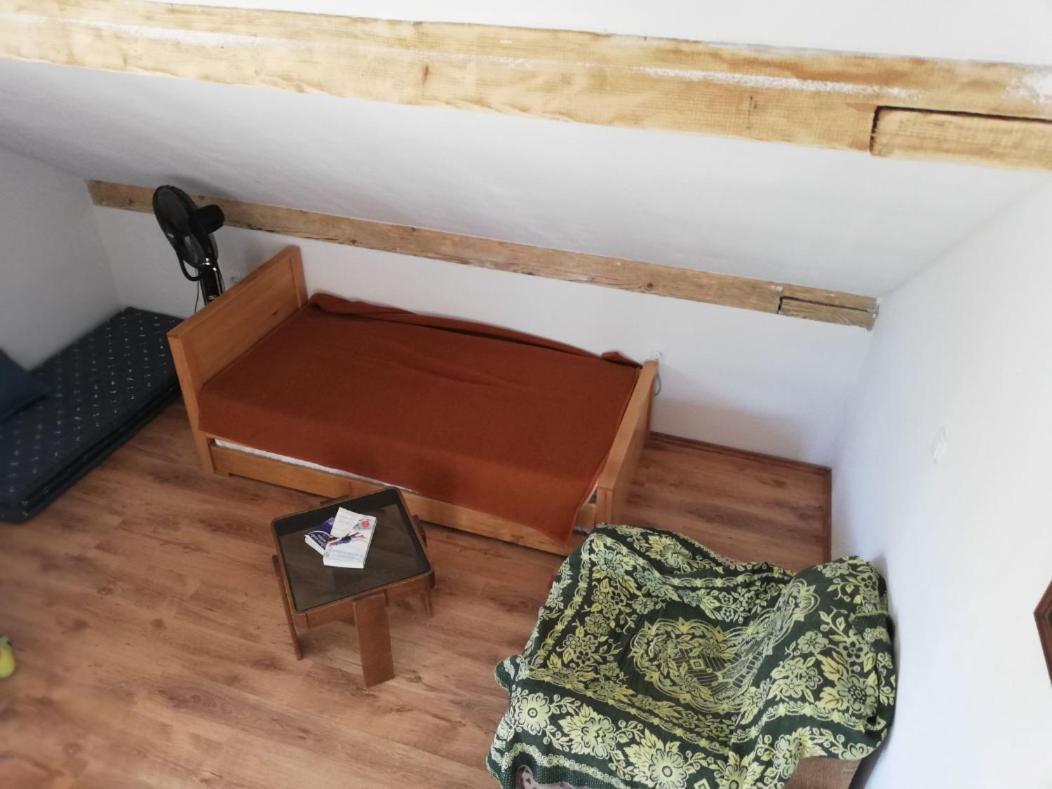 Apartment Zola Горни Карин Екстериор снимка