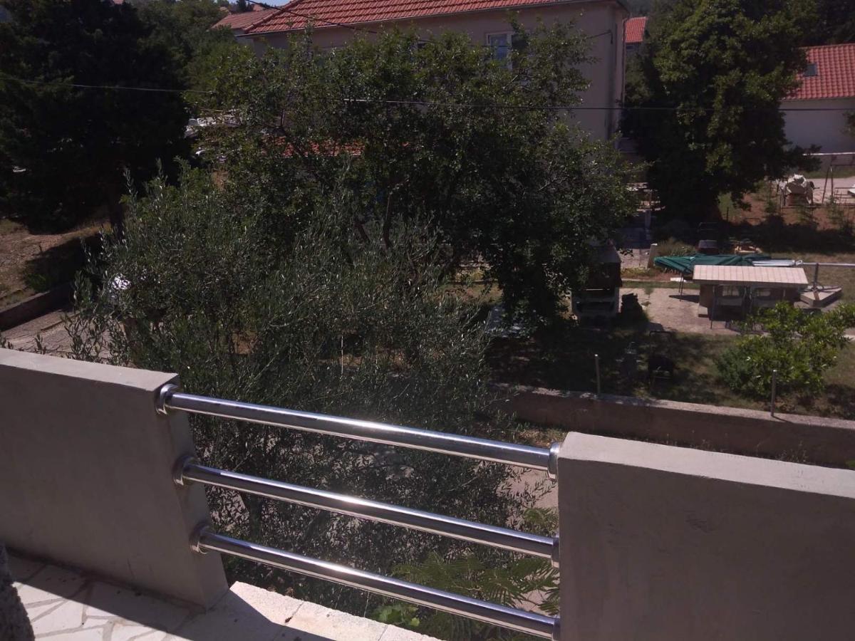 Apartment Zola Горни Карин Екстериор снимка