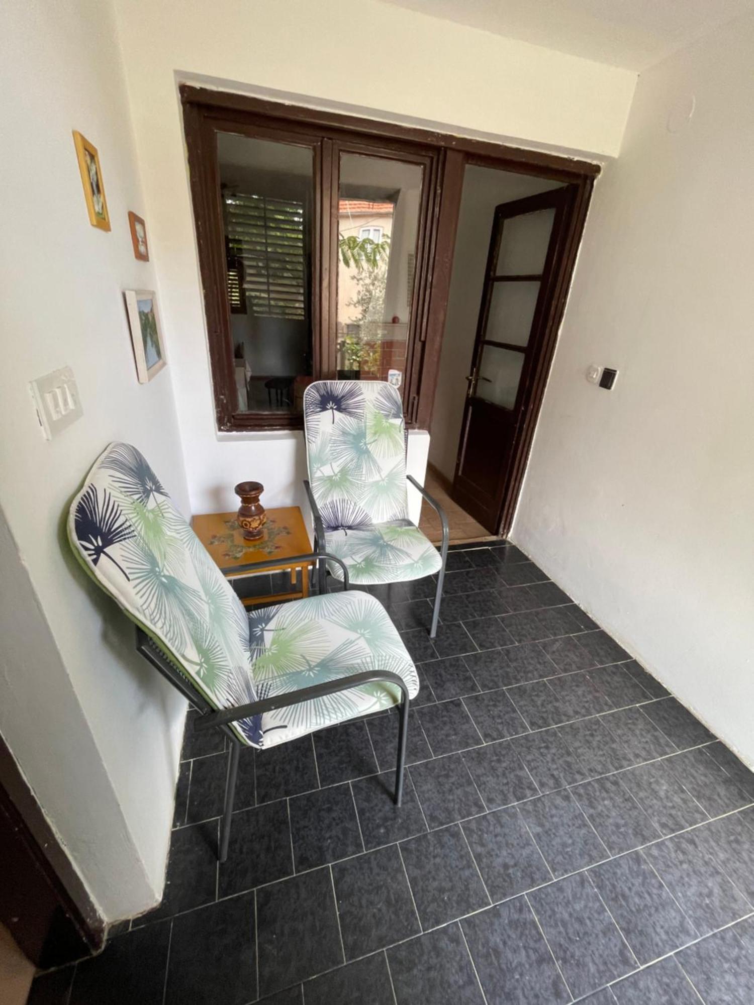 Apartment Zola Горни Карин Екстериор снимка