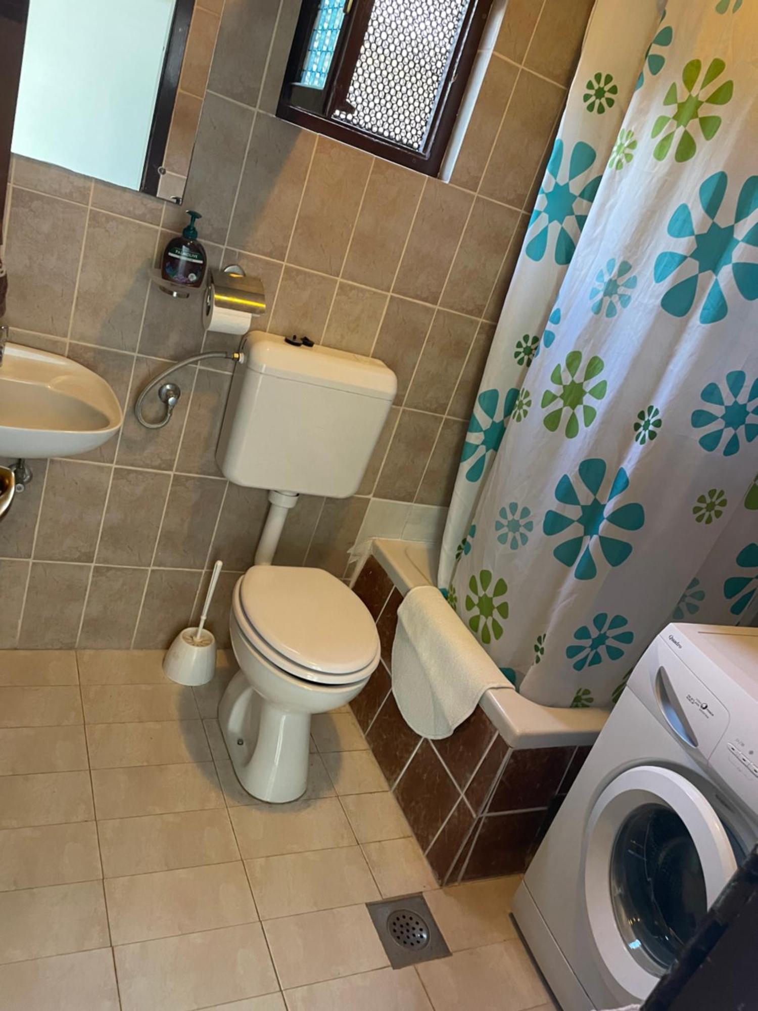 Apartment Zola Горни Карин Екстериор снимка