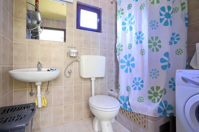 Apartment Zola Горни Карин Стая снимка